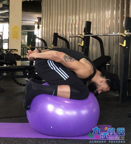 200+场高强度比赛，中锋位置，不曾受伤？！