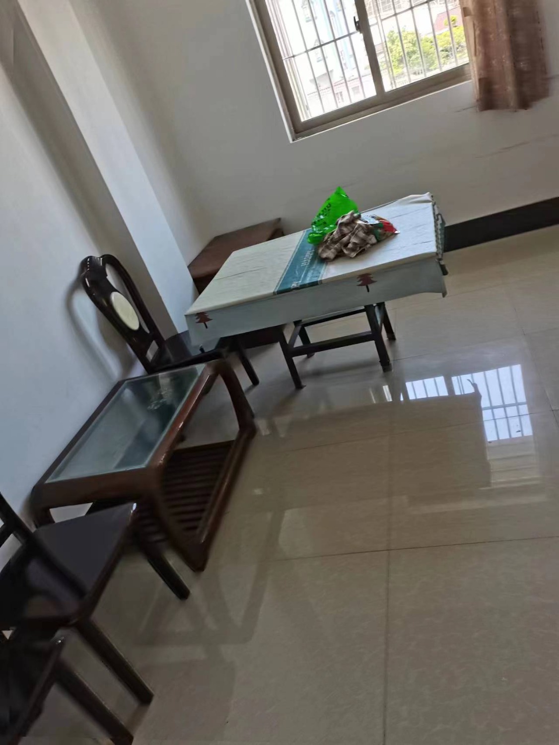 下西荷塘蓝球现有单间，一房一厅出租