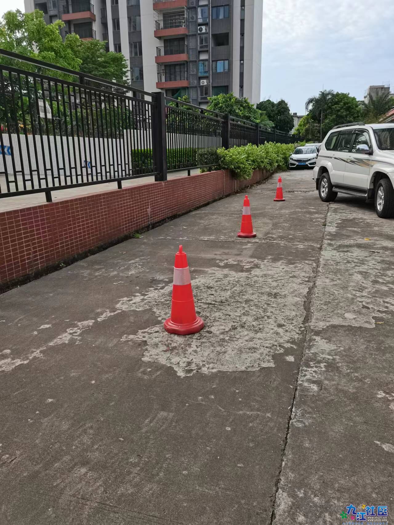 雪糕桶阻挡通道