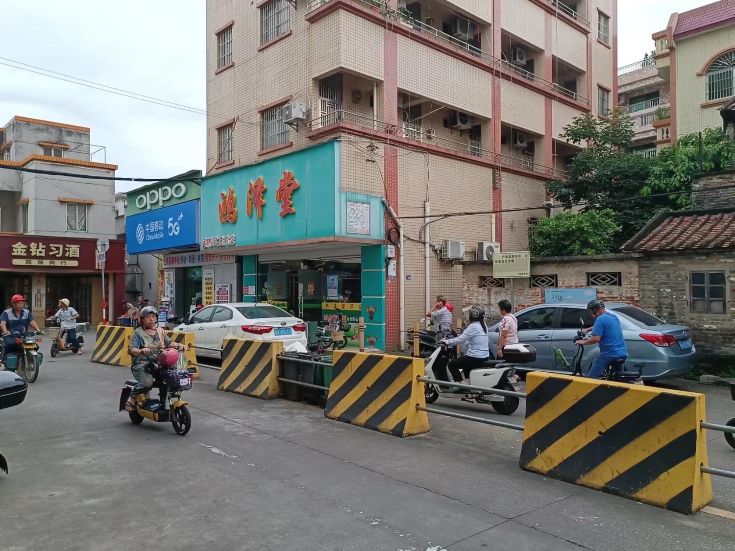 洛浦市场后面自建房