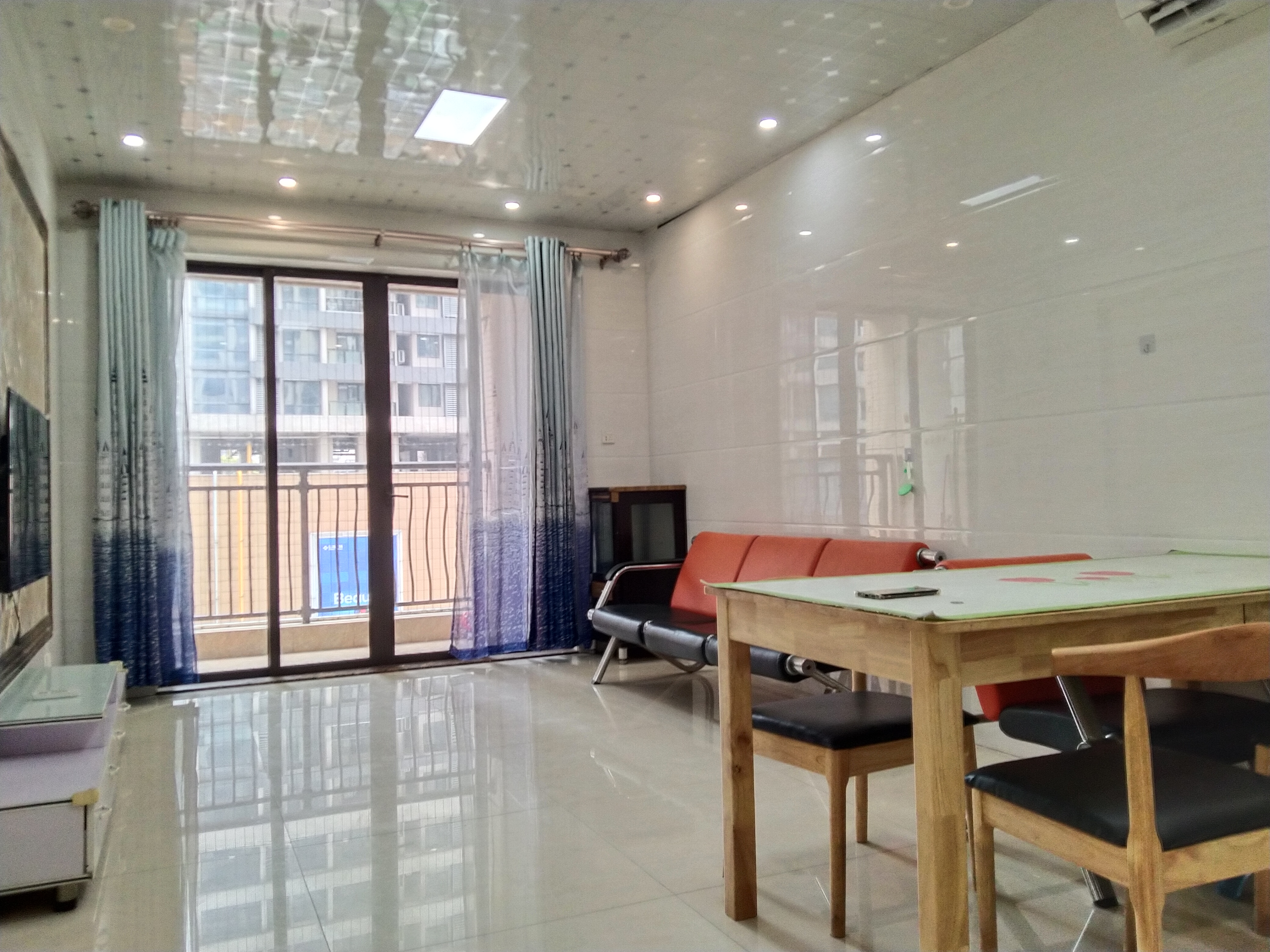 依云公馆三房两厅两卫一厨(出租）