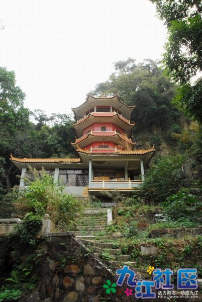 八角楼，其实已经被泥石流破坏了