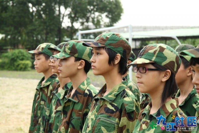 华光中学2009年8月初一军训会操