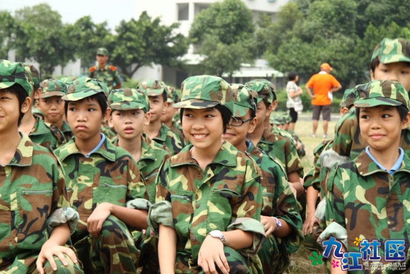 华光中学2009年8月初一军训会操