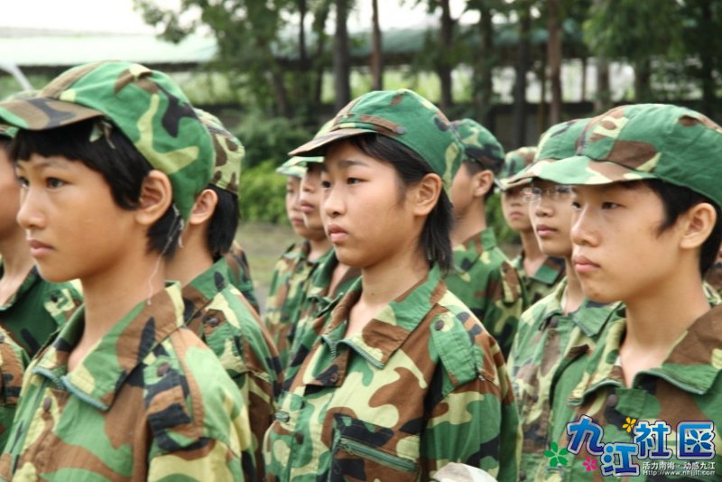 华光中学2009年8月初一军训会操