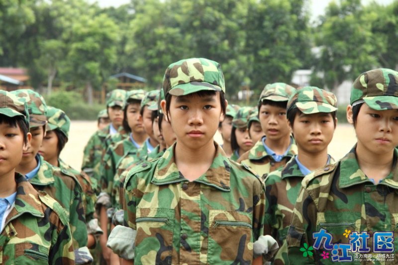 华光中学2009年8月初一军训会操