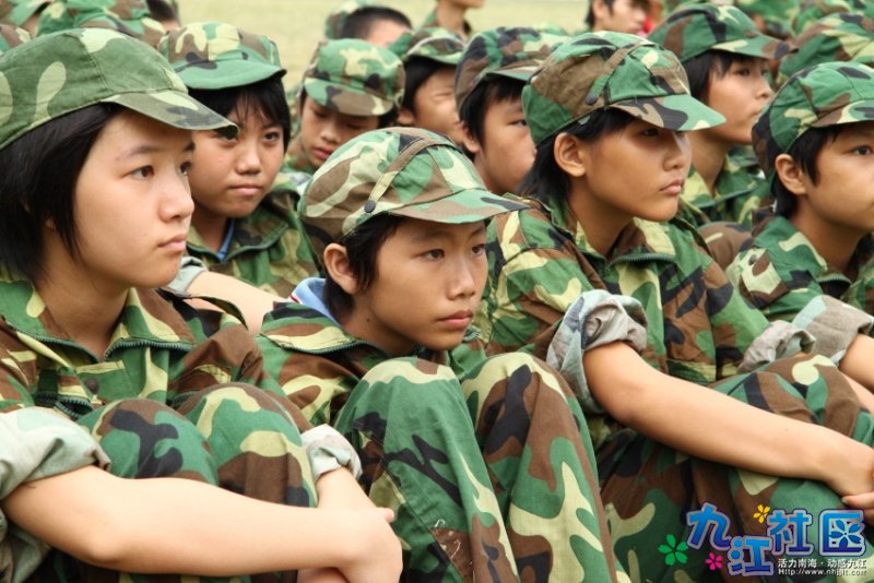 华光中学2009年8月初一军训会操