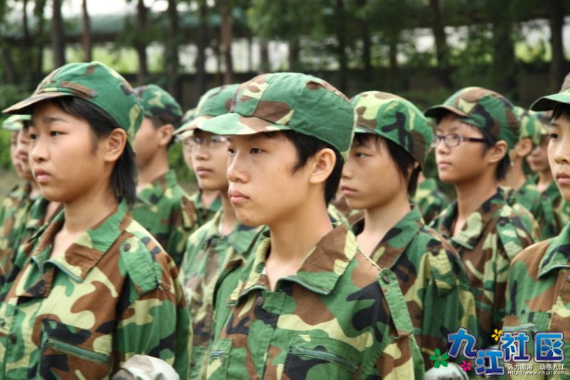 华光中学2009年8月初一军训会操