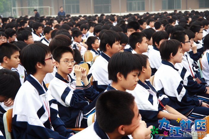 华光中学摄影社团崔艳珊崔倩瑶拍的