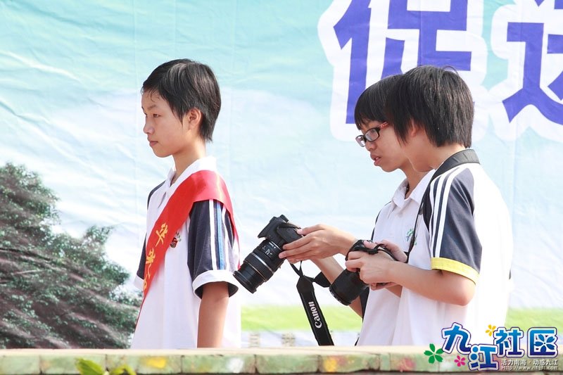 华光摄影社团同学在拍摄