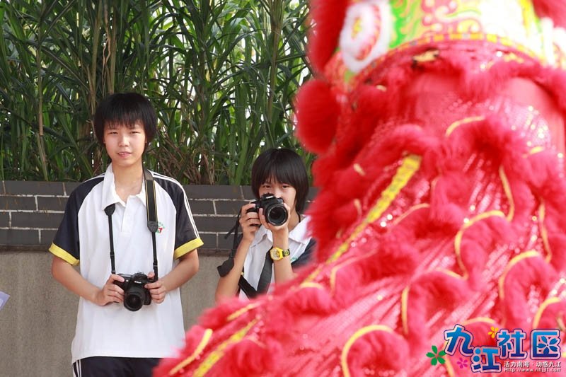 华光摄影社团同学在拍摄