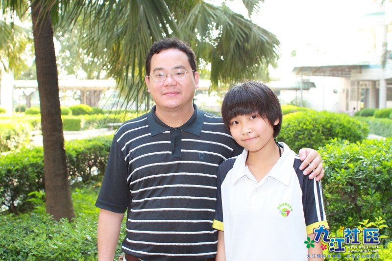 华光中学2011年7月初二(8)班同学留影