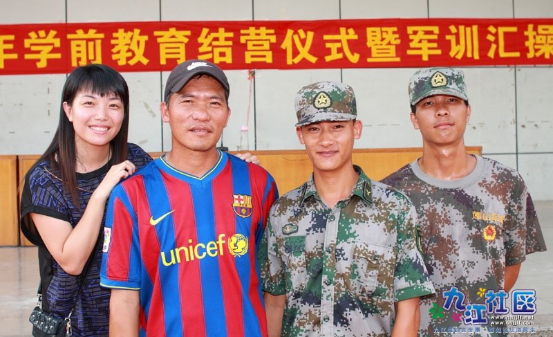 20110829华光中学八年级军训会操