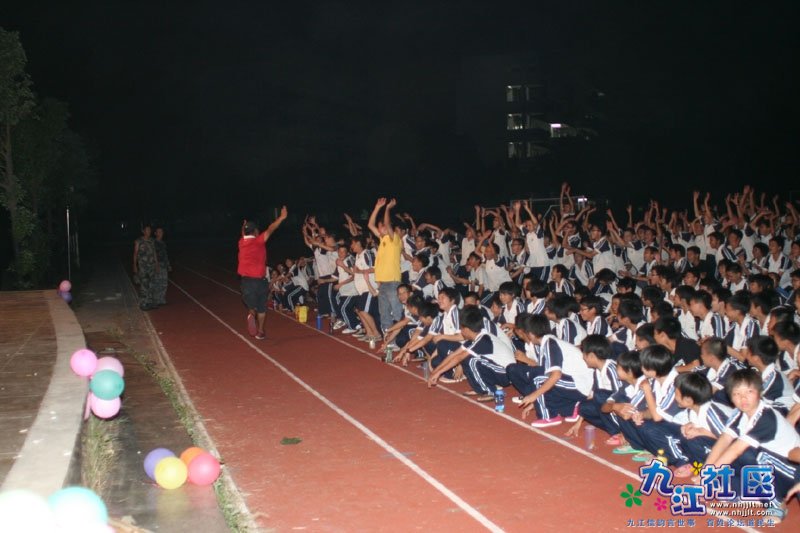 华光中学八年级军训晚会