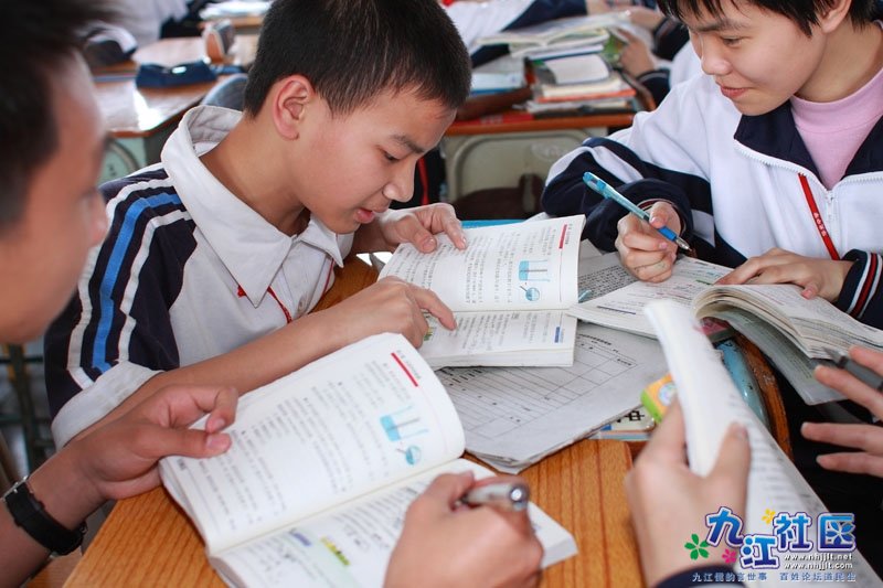 九江镇华光中学