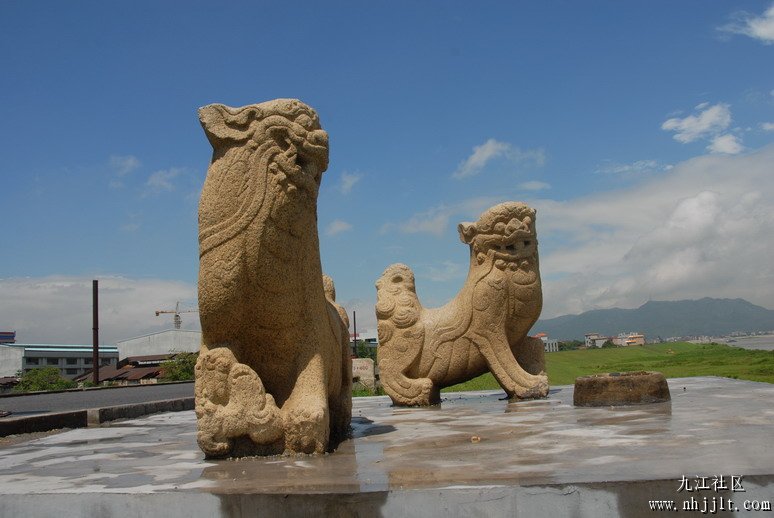清代石狮，原来系龙母庙门口看门的，不过后来搬到呢度，位置在北江大堤，佛开高速往九江方向在北江段向右望 ...